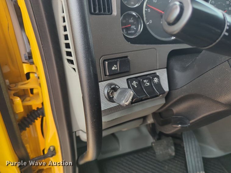 image for item NG9859 2019 Kenworth T680 semi truck