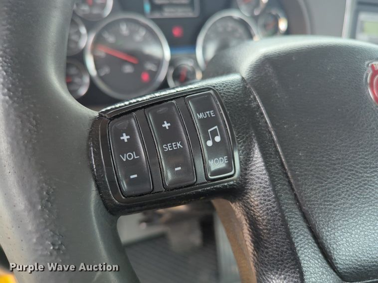 image for item NG9859 2019 Kenworth T680 semi truck