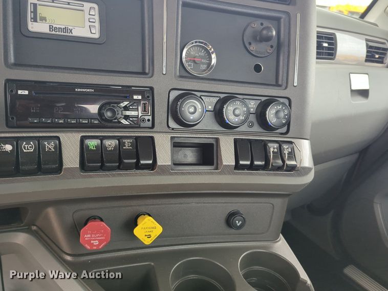 image for item NG9859 2019 Kenworth T680 semi truck