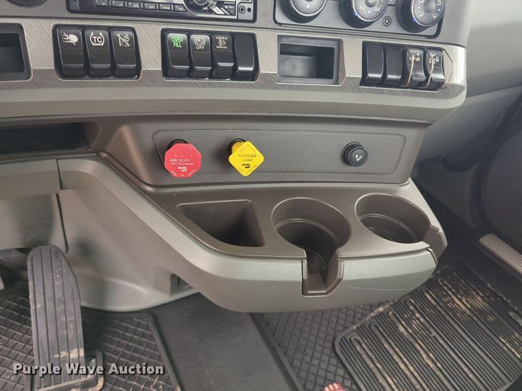 image for item NG9859 2019 Kenworth T680 semi truck