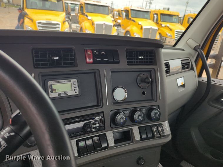 image for item NG9859 2019 Kenworth T680 semi truck