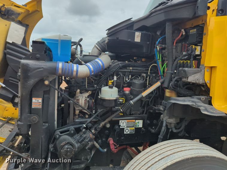 image for item NG9859 2019 Kenworth T680 semi truck