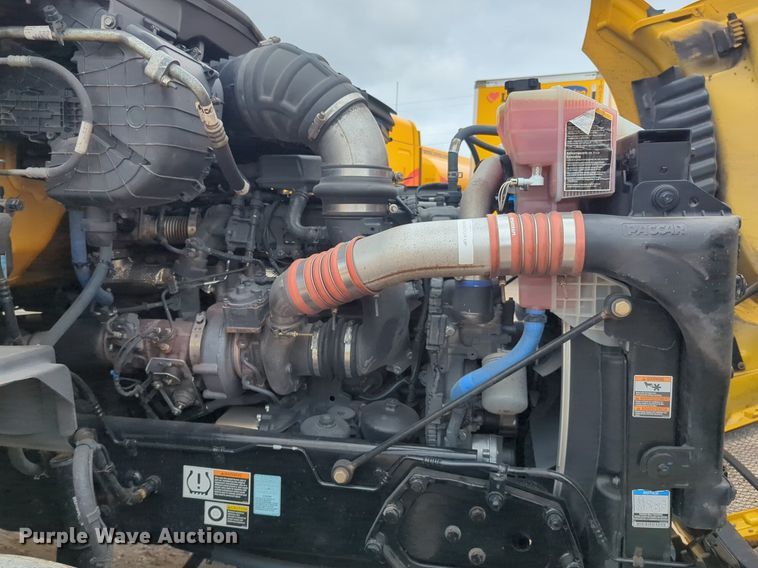 image for item NG9859 2019 Kenworth T680 semi truck