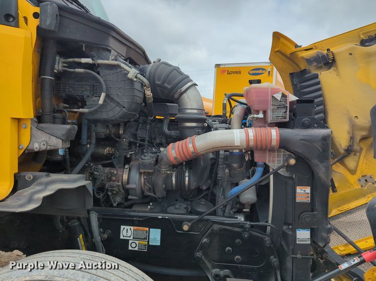 image for item NG9859 2019 Kenworth T680 semi truck