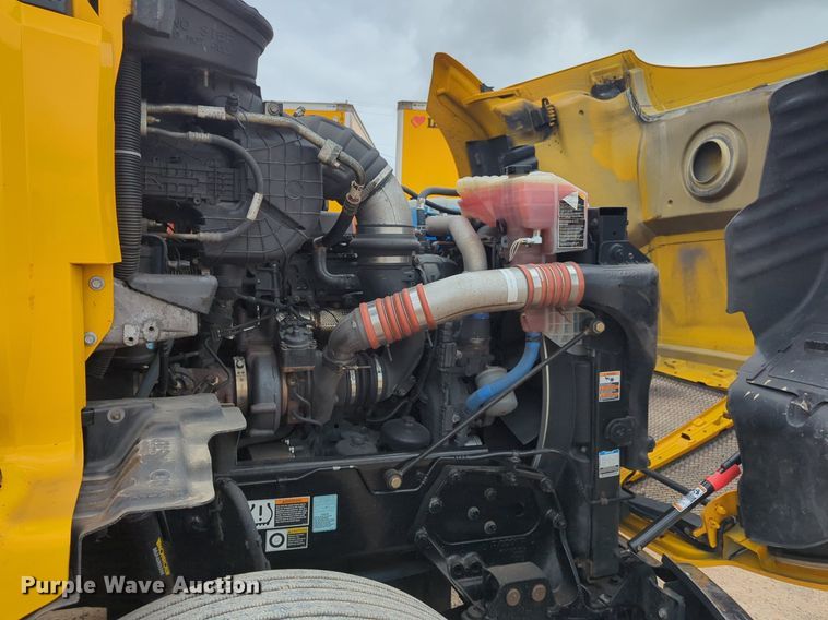 image for item NG9859 2019 Kenworth T680 semi truck