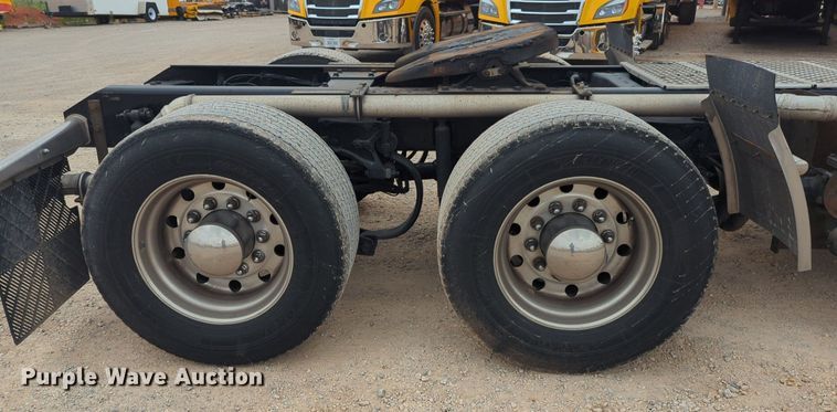 image for item NG9859 2019 Kenworth T680 semi truck