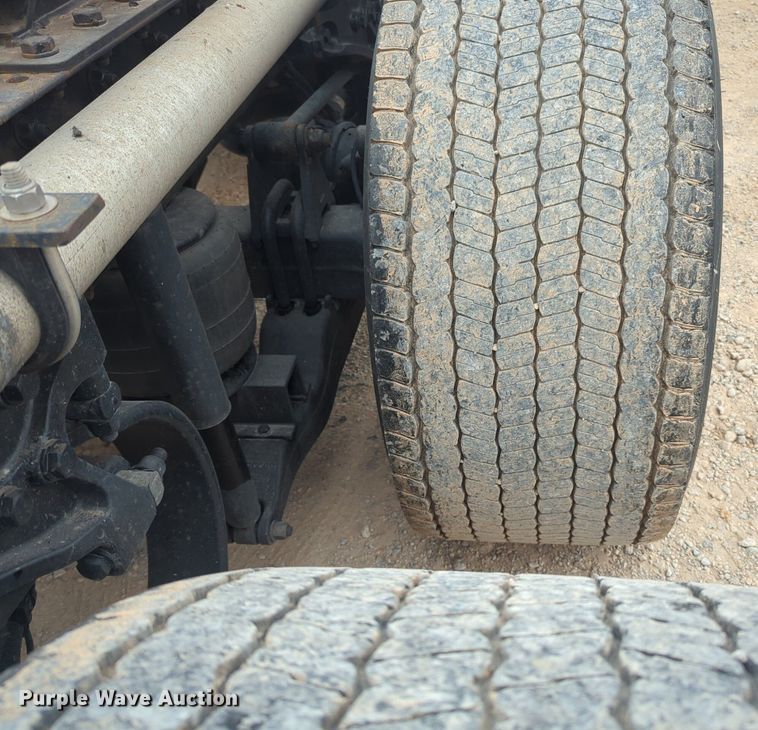 image for item NG9859 2019 Kenworth T680 semi truck