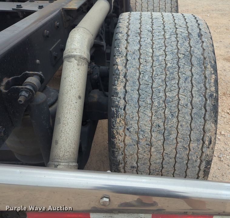 image for item NG9859 2019 Kenworth T680 semi truck