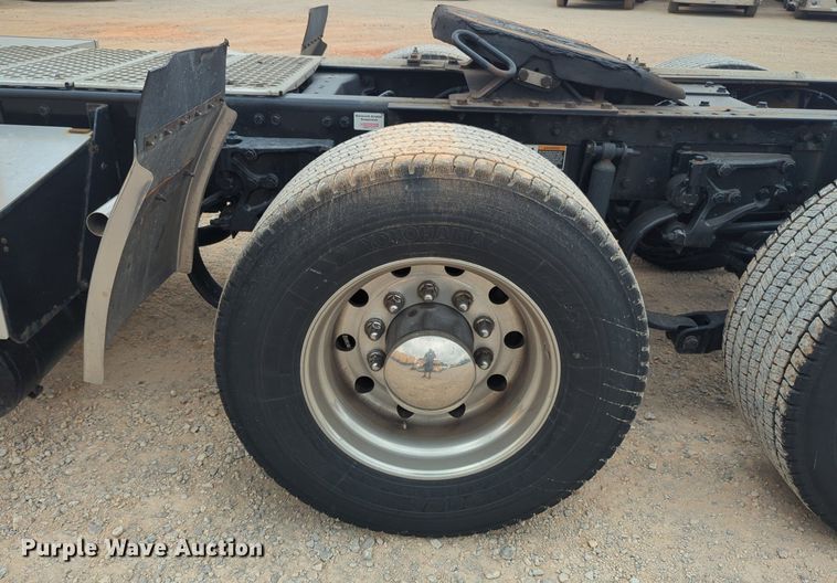 image for item NG9859 2019 Kenworth T680 semi truck