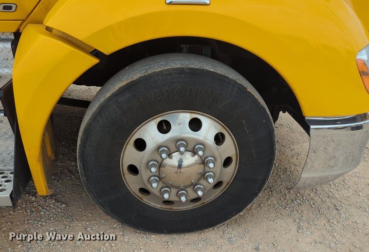image for item NG9859 2019 Kenworth T680 semi truck