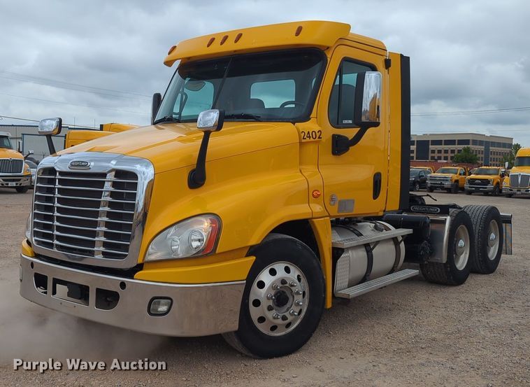 image for item NG9860 2018 Freightliner Cascadia semi truck