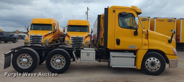 image for item NG9860 2018 Freightliner Cascadia semi truck