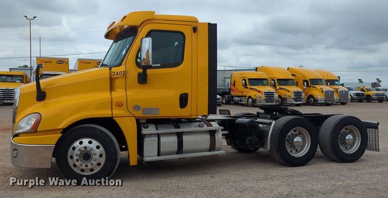 image for item NG9860 2018 Freightliner Cascadia semi truck