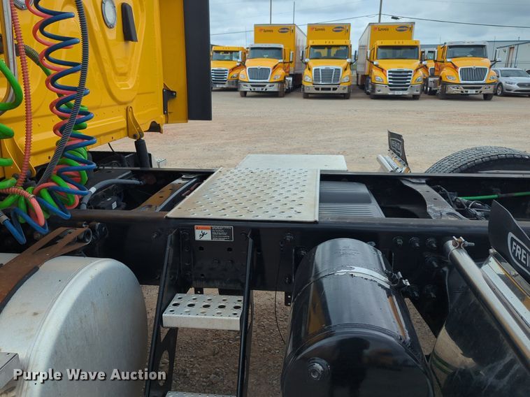 image for item NG9860 2018 Freightliner Cascadia semi truck