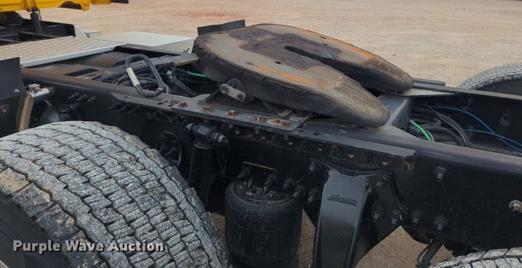 image for item NG9860 2018 Freightliner Cascadia semi truck