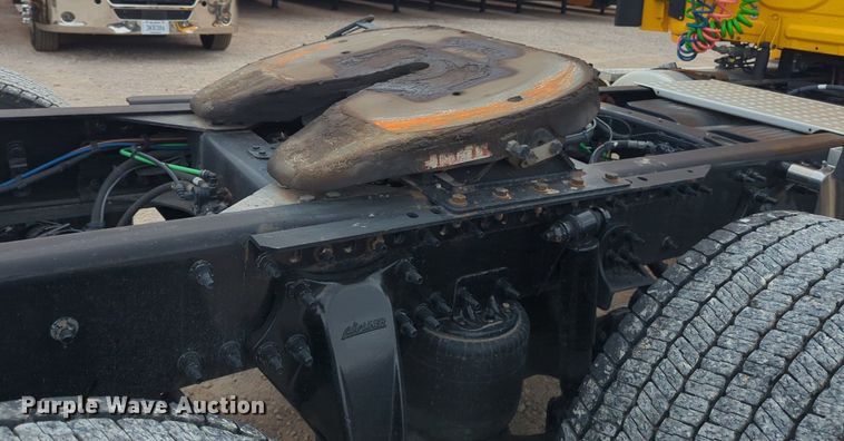 image for item NG9860 2018 Freightliner Cascadia semi truck