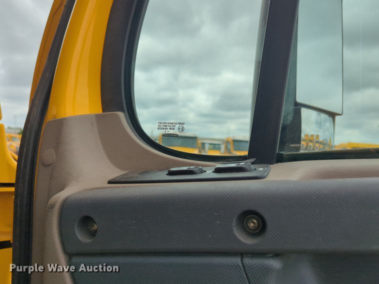 image for item NG9860 2018 Freightliner Cascadia semi truck