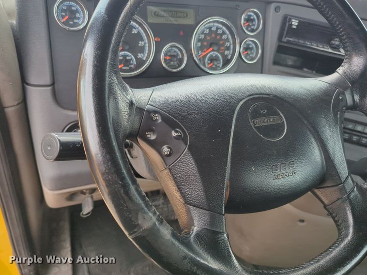 image for item NG9860 2018 Freightliner Cascadia semi truck