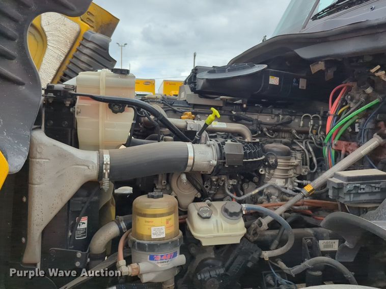 image for item NG9860 2018 Freightliner Cascadia semi truck