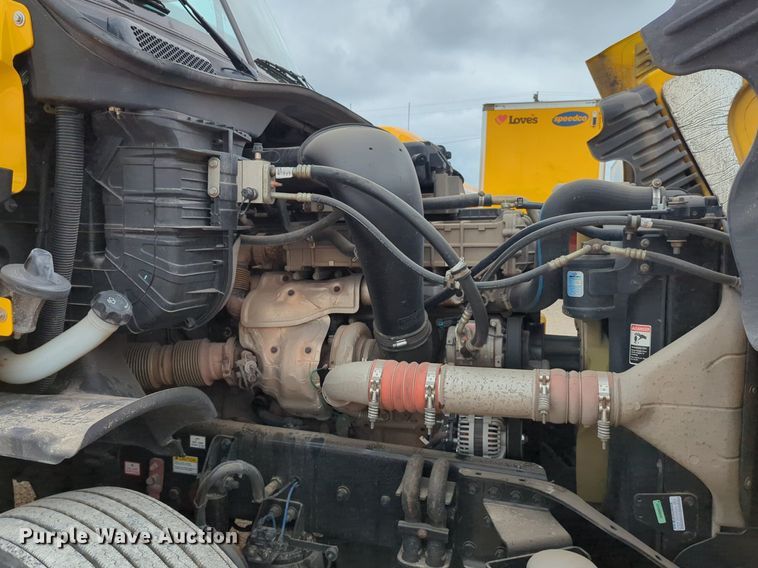 image for item NG9860 2018 Freightliner Cascadia semi truck