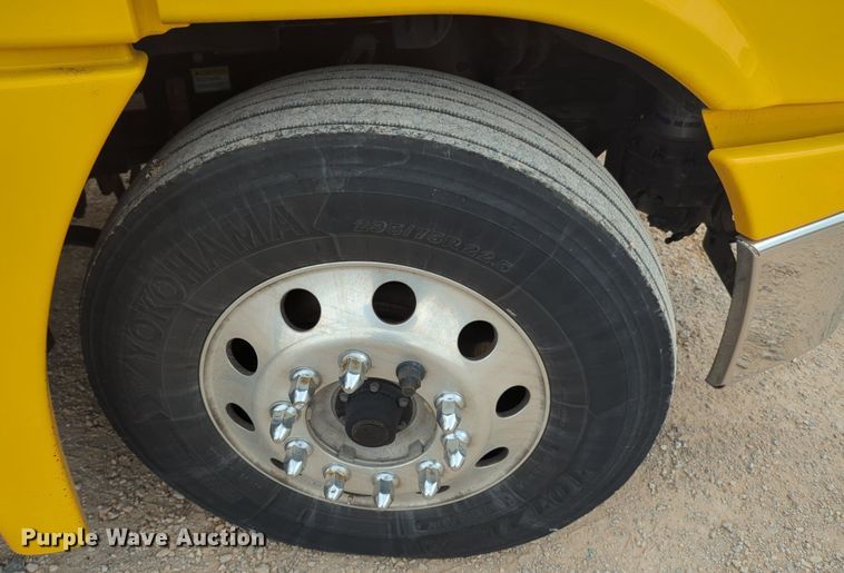 image for item NG9860 2018 Freightliner Cascadia semi truck