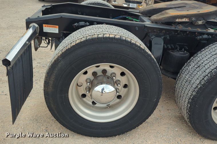 image for item NG9860 2018 Freightliner Cascadia semi truck