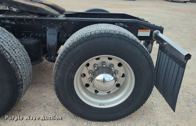 image for item NG9860 2018 Freightliner Cascadia semi truck