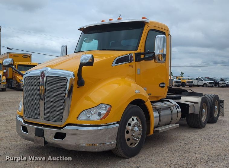 image for item NG9861 2020 Kenworth T680 semi truck