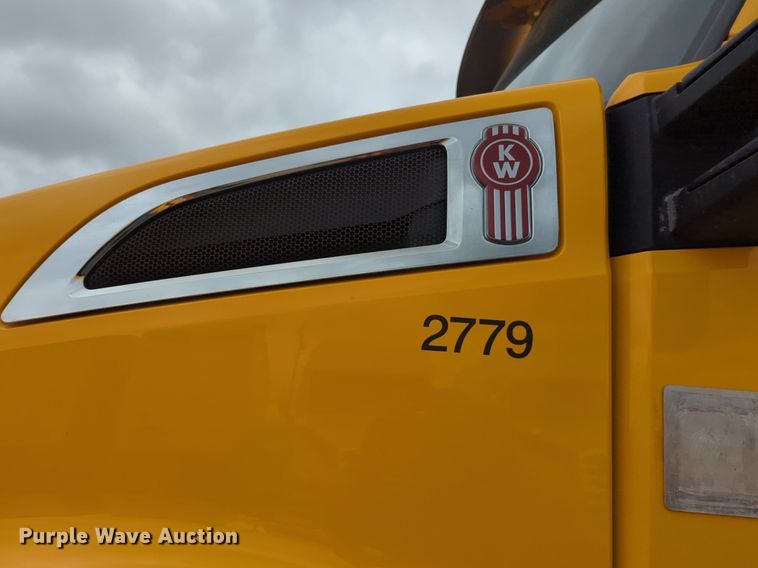 image for item NG9861 2020 Kenworth T680 semi truck