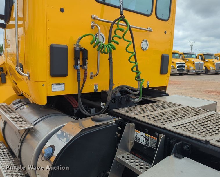 image for item NG9861 2020 Kenworth T680 semi truck