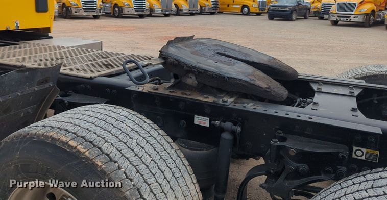 image for item NG9861 2020 Kenworth T680 semi truck