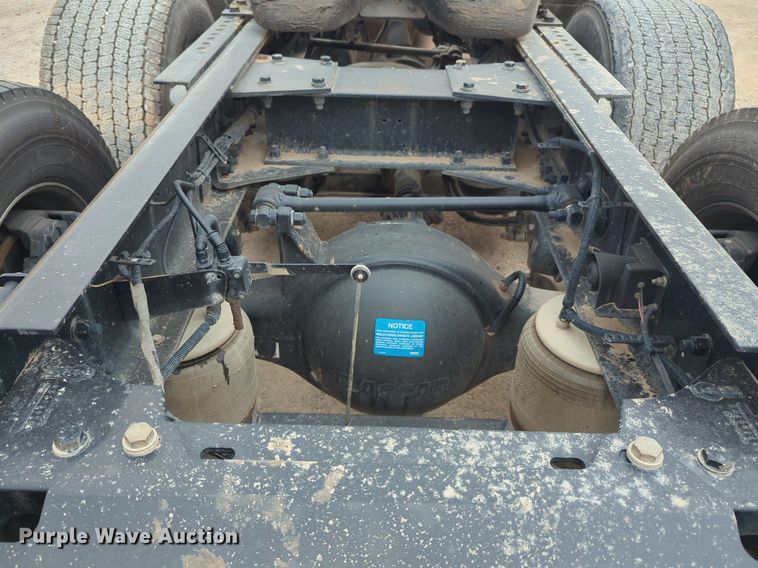 image for item NG9861 2020 Kenworth T680 semi truck