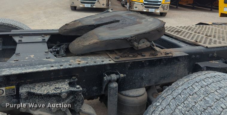 image for item NG9861 2020 Kenworth T680 semi truck