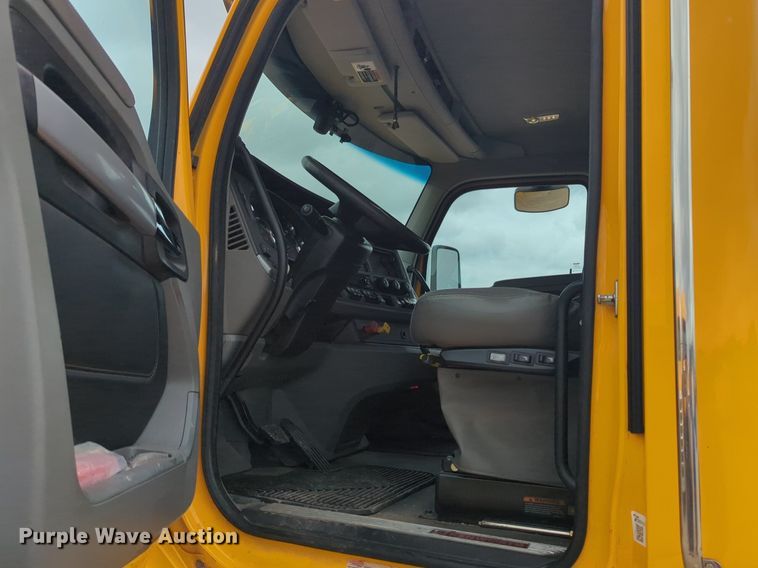 image for item NG9861 2020 Kenworth T680 semi truck