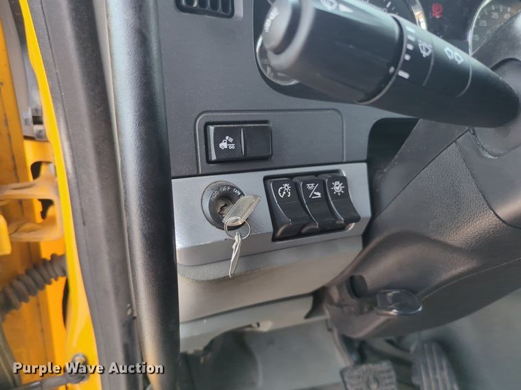 image for item NG9861 2020 Kenworth T680 semi truck