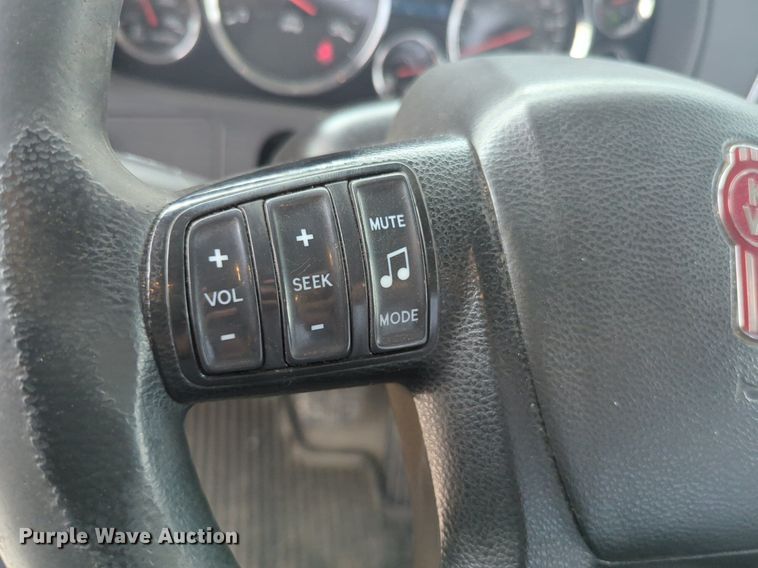 image for item NG9861 2020 Kenworth T680 semi truck