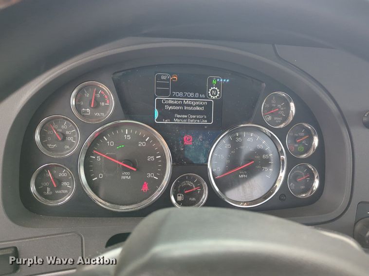 image for item NG9861 2020 Kenworth T680 semi truck