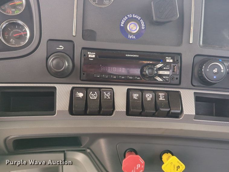 image for item NG9861 2020 Kenworth T680 semi truck