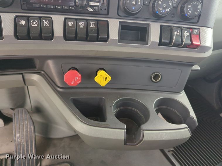 image for item NG9861 2020 Kenworth T680 semi truck