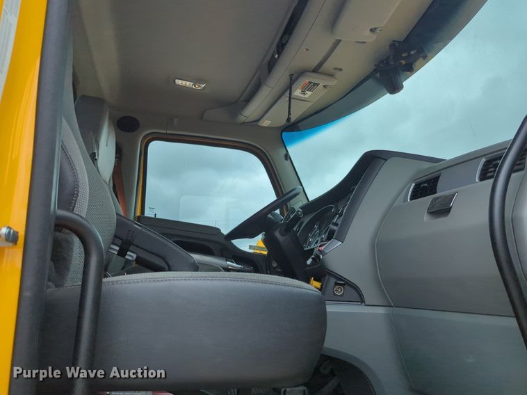 image for item NG9861 2020 Kenworth T680 semi truck