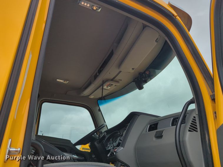 image for item NG9861 2020 Kenworth T680 semi truck