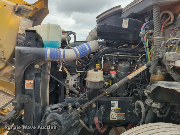 image for item NG9861 2020 Kenworth T680 semi truck