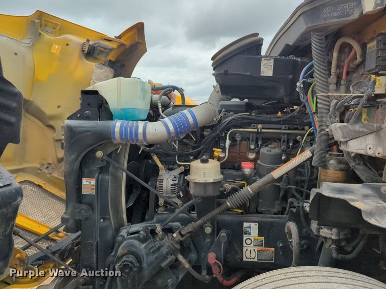 image for item NG9861 2020 Kenworth T680 semi truck