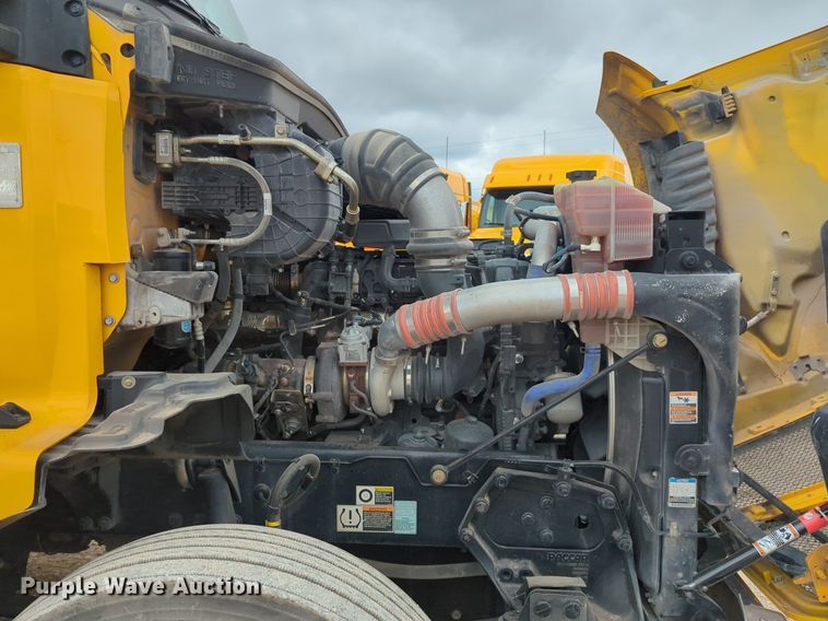 image for item NG9861 2020 Kenworth T680 semi truck