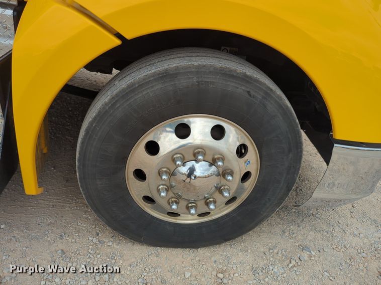 image for item NG9861 2020 Kenworth T680 semi truck