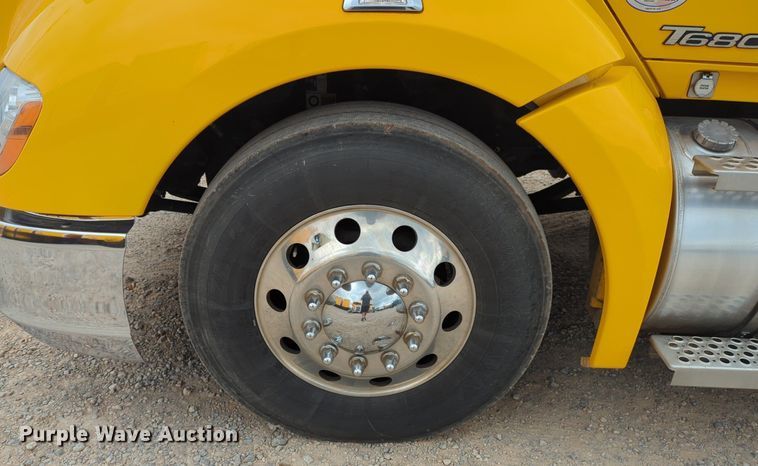 image for item NG9861 2020 Kenworth T680 semi truck