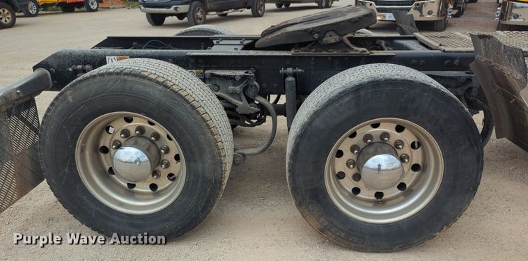 image for item NG9861 2020 Kenworth T680 semi truck