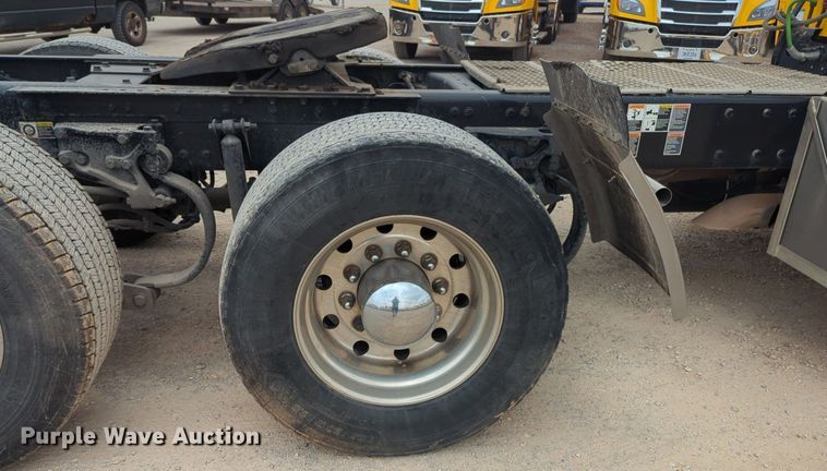 image for item NG9861 2020 Kenworth T680 semi truck