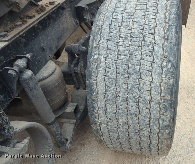 image for item NG9861 2020 Kenworth T680 semi truck