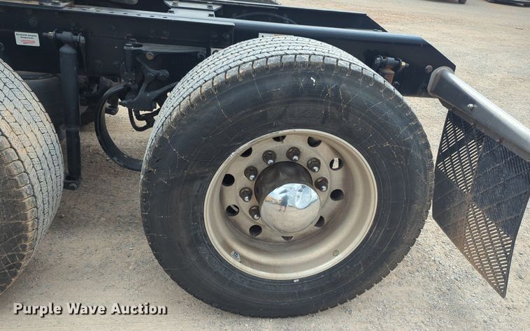 image for item NG9861 2020 Kenworth T680 semi truck